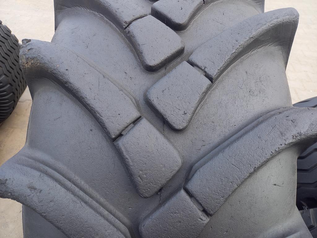 Opona używana przemysłowa 18-22,5 SOLIDEAL TRACTION MASTER 1000zł W4778 - obrazek 4