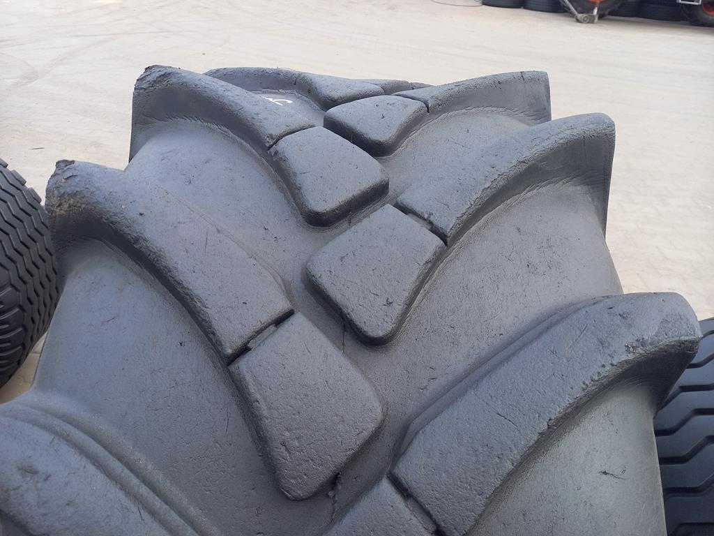 Opona używana przemysłowa 18-22,5 SOLIDEAL TRACTION MASTER 1000zł W4778 - obrazek 5