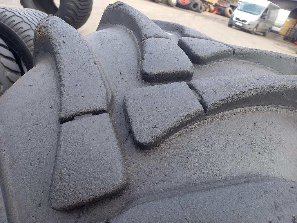 Opona używana przemysłowa 18-22,5 SOLIDEAL TRACTION MASTER 1000zł W4778 - obrazek 7