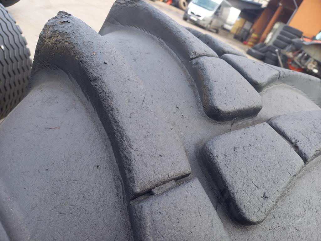 Opona używana przemysłowa 18-22,5 SOLIDEAL TRACTION MASTER 1000zł W4778 - obrazek 8