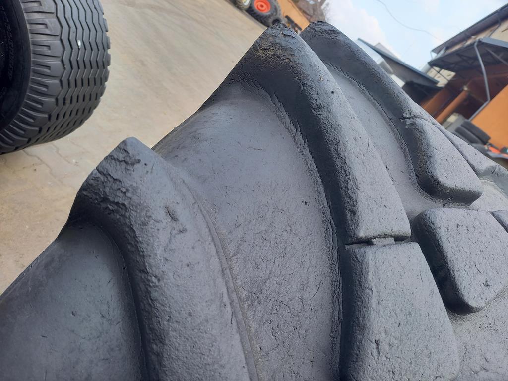 Opona używana przemysłowa 18-22,5 SOLIDEAL TRACTION MASTER 1000zł W4778 - obrazek 9