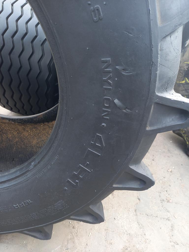 Opona używana przemysłowa 18-22,5 SOLIDEAL TRACTION MASTER 1000zł W4778 - obrazek 10