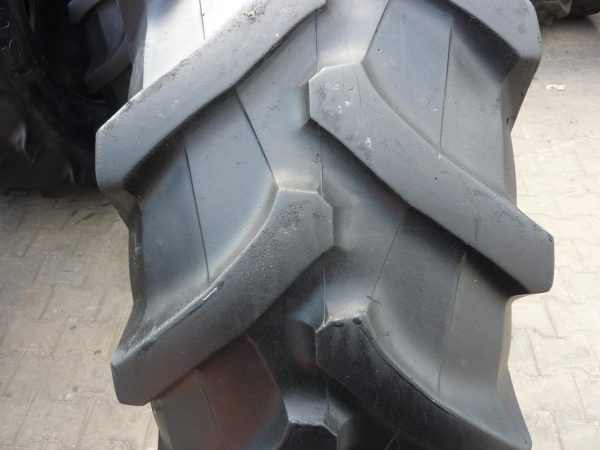 2 x Opona używana rolnicza 420/70R30 PIRELLI TM700 900zł. W2601 - obrazek 4