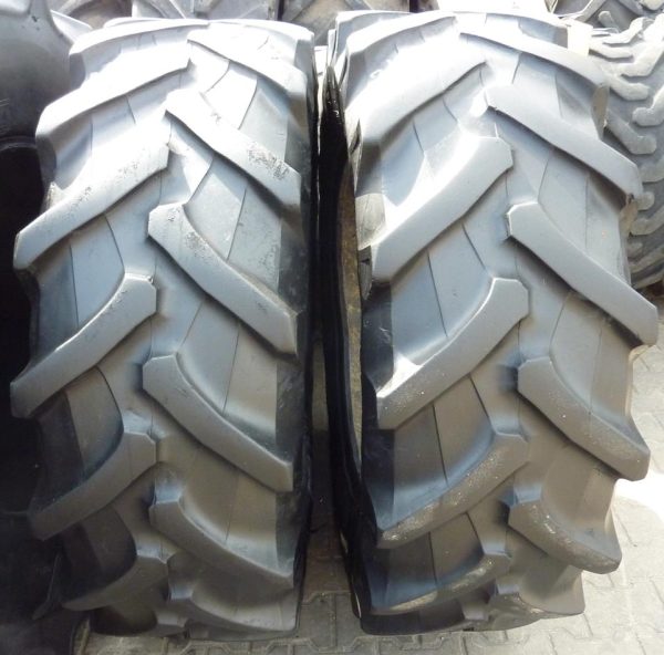 2 x Opona używana rolnicza 420/70R30 PIRELLI TM700 900zł. W2601