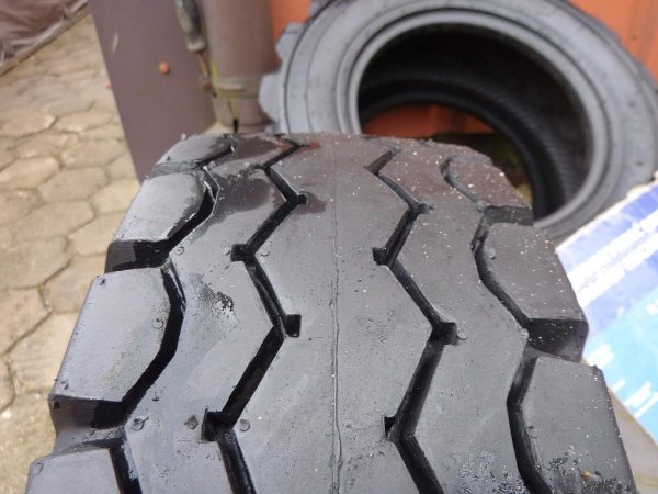 Opona używana przemysłowa 18x7-8 SOLIDEAL MINING 180zł W2127 - obrazek 8