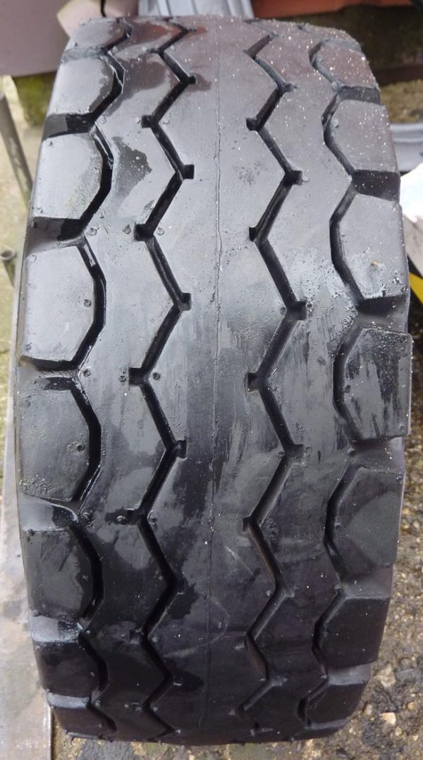 Opona używana przemysłowa 18x7-8 SOLIDEAL MINING 180zł W2127