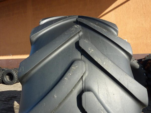 Opona używana rolnicza 650/65R42 BRIDGESTONE VT TRACTOR 2200zł W2342 - obrazek 6