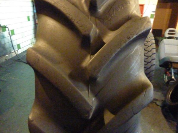 Opona używana rolnicza 460/85R42 18,4R42 GOODYEAR DT806; 1700zł W1541 - obrazek 4