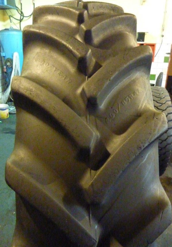 Opona używana rolnicza 460/85R42 18,4R42 GOODYEAR DT806; 1700zł W1541