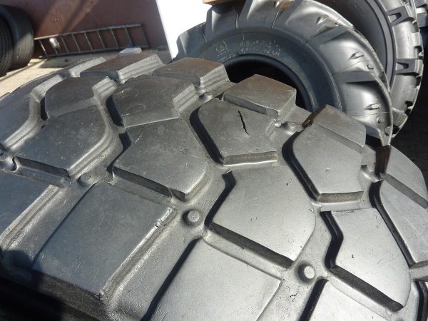 2x Opona używana przemysłowa 395/85R20 PIRELLI PS22 PISTA 700zł W2776 - obrazek 8