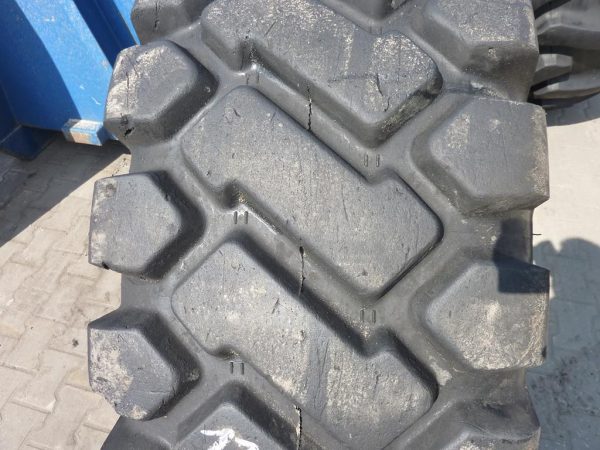 Opona używana przemysłowa 17,5-25 MITAS EARTHMOVER EM-60; 1400zł W1732 - obrazek 5