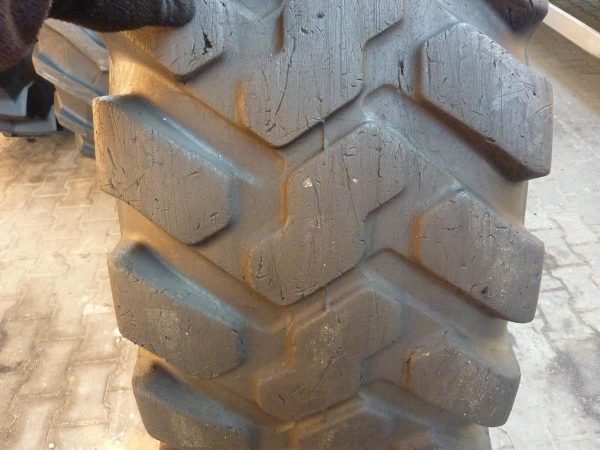 Opona używana przemysłowa 440/80R28 FIRESTONE 1100zł W2379 - obrazek 4