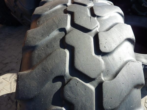 4 x Opona używana przemysłowa 405/70R24 MITAS EM-01; 450zł W2426 - obrazek 5