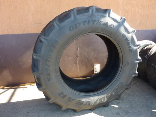 2 x Opona używana rolnicza 580/70R38 GOODYEAR OPTITRAC 1000zł W2441 - obrazek 2