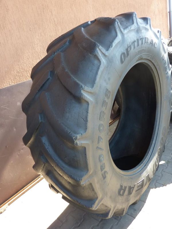 2 x Opona używana rolnicza 580/70R38 GOODYEAR OPTITRAC 1000zł W2441 - obrazek 3