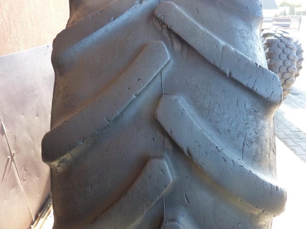 2 x Opona używana rolnicza 580/70R38 GOODYEAR OPTITRAC 1000zł W2441 - obrazek 5