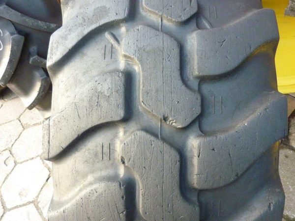 Opona używana przemysłowa 405/70R24 DUNLOP SP T9; 900zł W667 - obrazek 4
