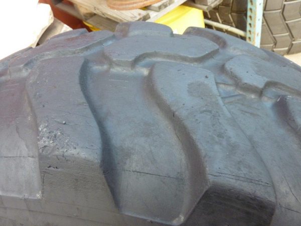 Opona używana przemysłowa 405/70R24 DUNLOP SP T9; 900zł W667 - obrazek 6