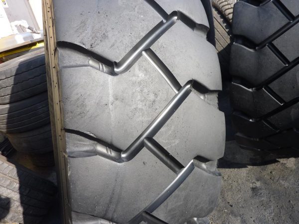 4 x Opona używana przemysłowa 14,00R24 BRIDGESTONE CONTAINER HANDLER SS 599zł W1631 - obrazek 4