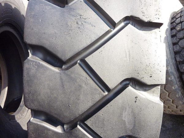 4 x Opona używana przemysłowa 14,00R24 BRIDGESTONE CONTAINER HANDLER SS 599zł W1631 - obrazek 5