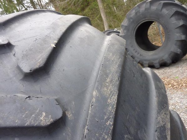 2 x Opona używana rolnicza 1050/50R32 MICHELIN MEGAXBIB 1400zł W1726 - obrazek 9