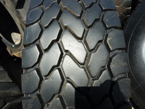 Opona używana przemysłowa 385/95R25 HILO BO5N; 1600zł W2631 - obrazek 3