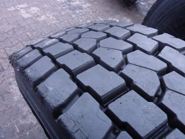 Opona używana ciężarowa 295/80R22.5 PIRELLI TR01 750zł C1562 - obrazek 2
