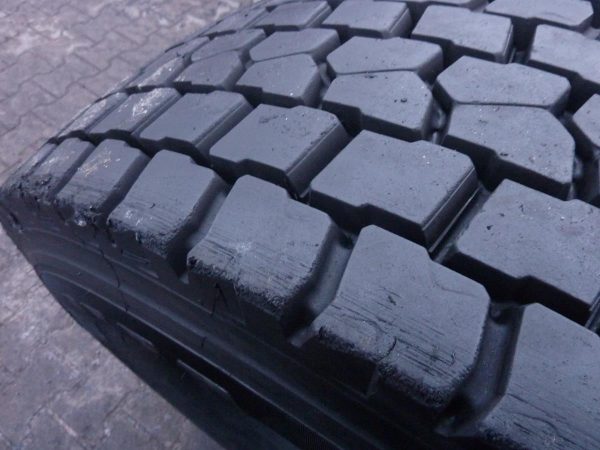Opona używana ciężarowa 295/80R22.5 PIRELLI TR01 750zł C1562 - obrazek 3