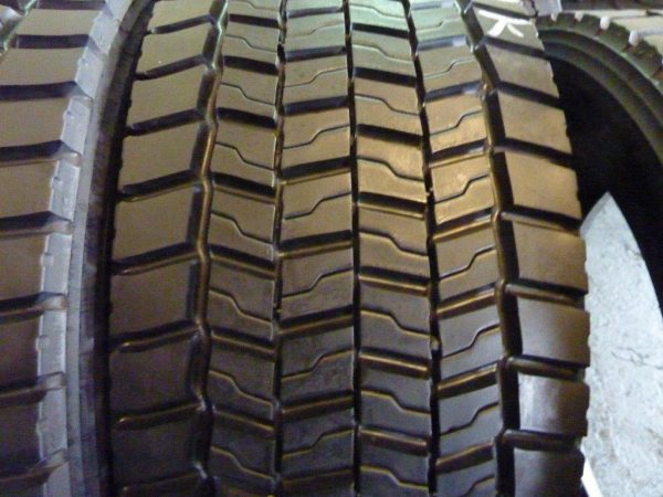 4x Opona używana ciężarowa 315/45R22.5 BRIDGESTONE M749 450zł C1014 - obrazek 2