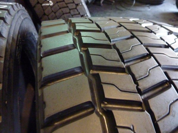4x Opona używana ciężarowa 315/45R22.5 BRIDGESTONE M749 450zł C1014 - obrazek 3