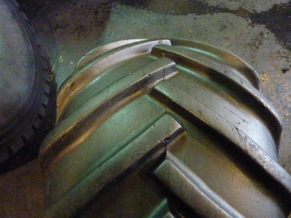 Opona używana rolnicza 31,15-50-15 MITAS TRACTION TR07; 300zł W2996 - obrazek 7