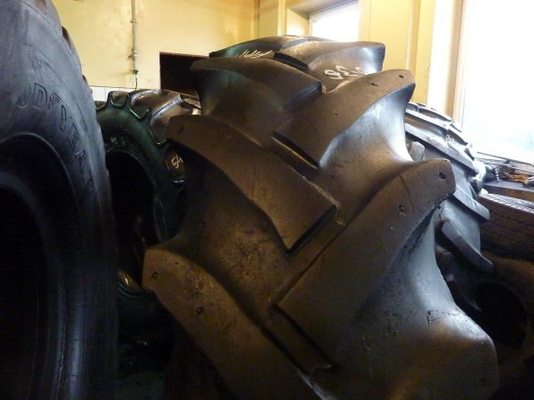 Opona używana rolnicza 13,6-36 FIRESTONE D41; 450zł W3006 - obrazek 3