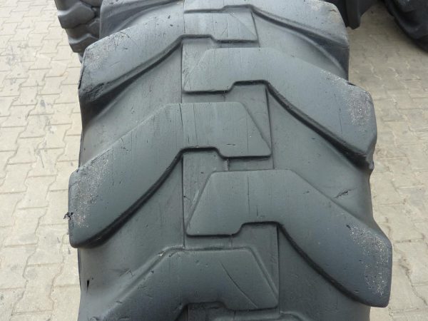 Opona używana przemysłowa 17.5-24 CAMSO BACKHOE 700zł W2648 - obrazek 7