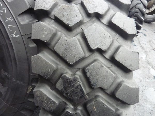 2 x Opona używana przemysłowa 16,00R20 MICHELIN XZL 1400zł W3022 - obrazek 4