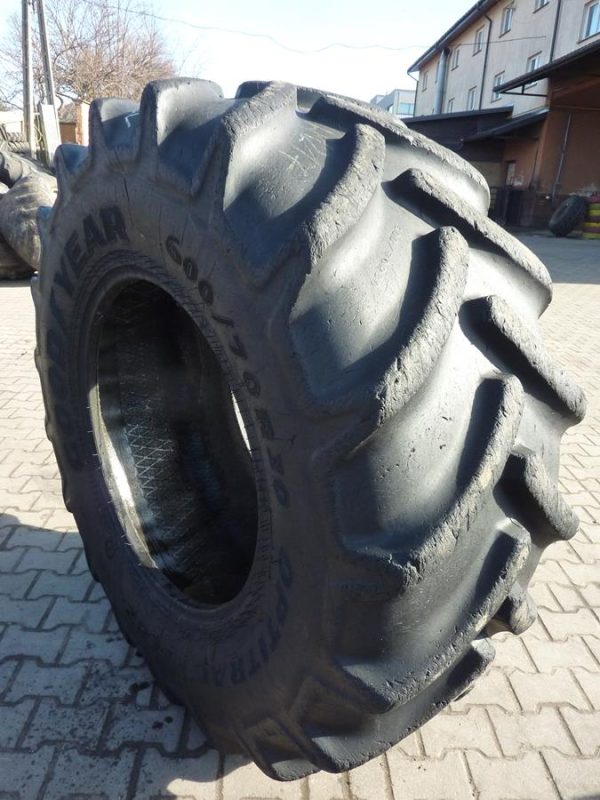 Opona używana rolnicza 600/70R30 GOODYEAR OPTITRAC 900zł W3102 - obrazek 2