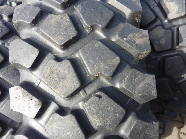 2 x Opona używana przemysłowa 16,00R20 MICHELIN XZL 1300zł W3110 - obrazek 4