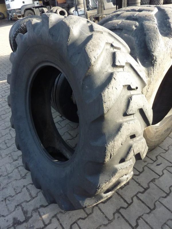 Opona używana przemysłowa 16,9-28 FIRESTONE HAUL 700zł W3115 - obrazek 2