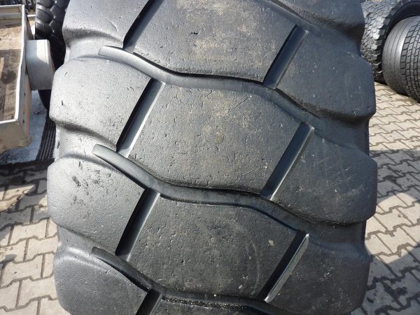 Opona używana przemysłowa 23,5R25 BRIDGESTONE VSLT 2500zł W3146 - obrazek 5