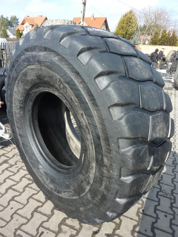 Opona używana przemysłowa 23,5R25 BRIDGESTONE VSLT 2500zł W3146 - obrazek 4