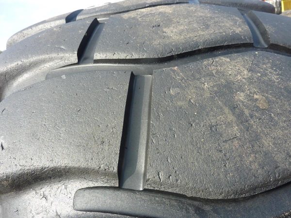 Opona używana przemysłowa 23,5R25 BRIDGESTONE VSLT 2500zł W3146 - obrazek 9