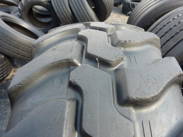 Opona używana przemysłowa 365/70R18 DUNLOP SP T9; 900zł W3248 - obrazek 4