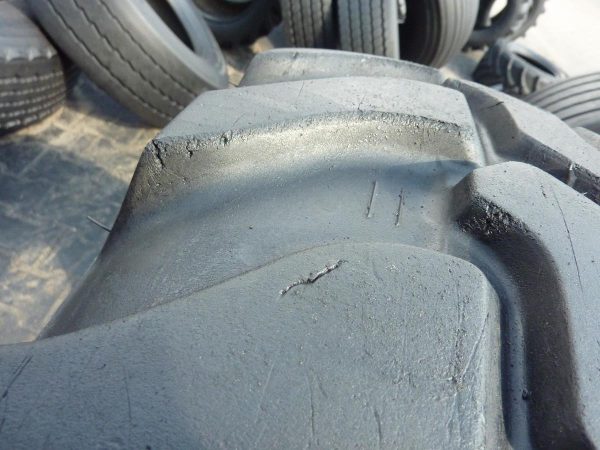 Opona używana przemysłowa 365/70R18 DUNLOP SP T9; 900zł W3248 - obrazek 7