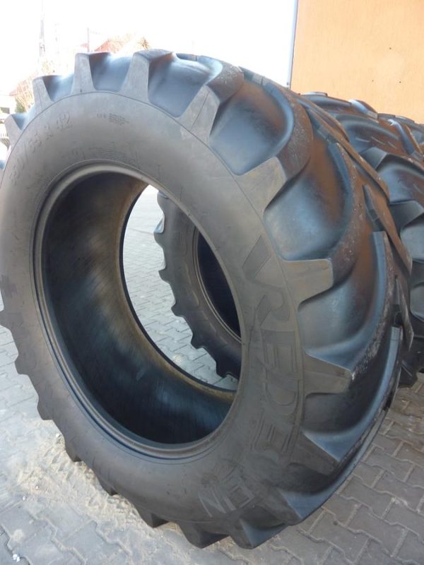 Opona używana rolnicza 650/65R42 VREDESTEIN TRAXION 1000zł W3261 - obrazek 2