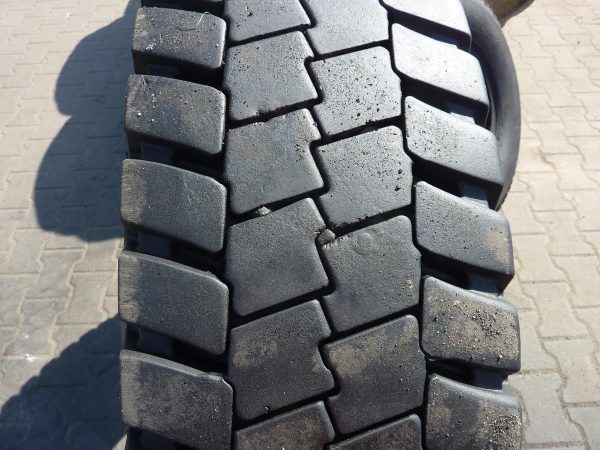 Opona używana ciężarowa 325/95R24 GOODYEAR OMNITRAC D 800zł W3294