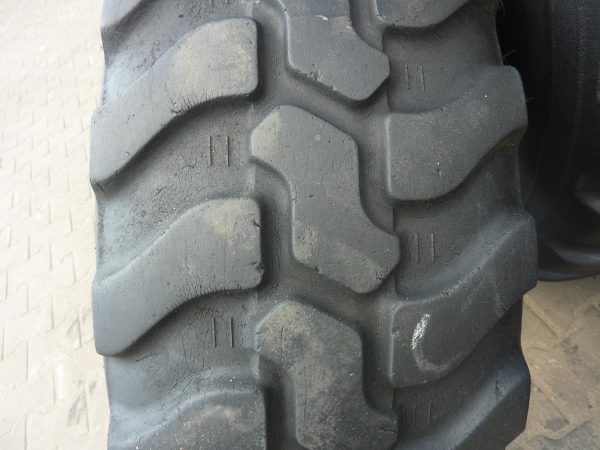 Opona używana przemysłowa 335/80R18 12.5R18 DUNLOP SPT9 500zł W3303 - obrazek 4
