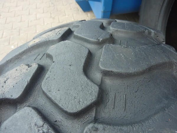 Opona używana przemysłowa 335/80R18 12.5R18 DUNLOP SPT9 500zł W3303 - obrazek 6