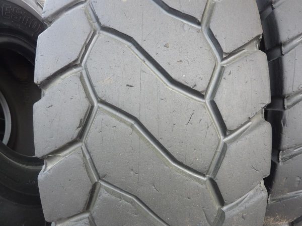 4 x Opona używana przemysłowa 23.5R25 BRIDGESTONE VJT 2400zł W3323 REZERW - obrazek 4