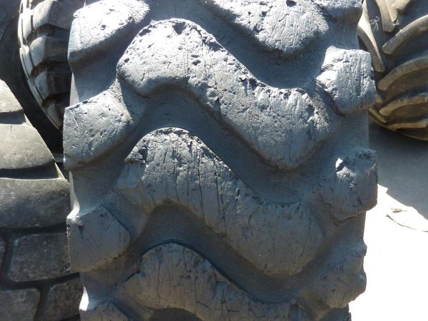2x Opona używana przemysłowa 23.5R25 MICHELIN XHA2 1800zł W3343 - obrazek 4