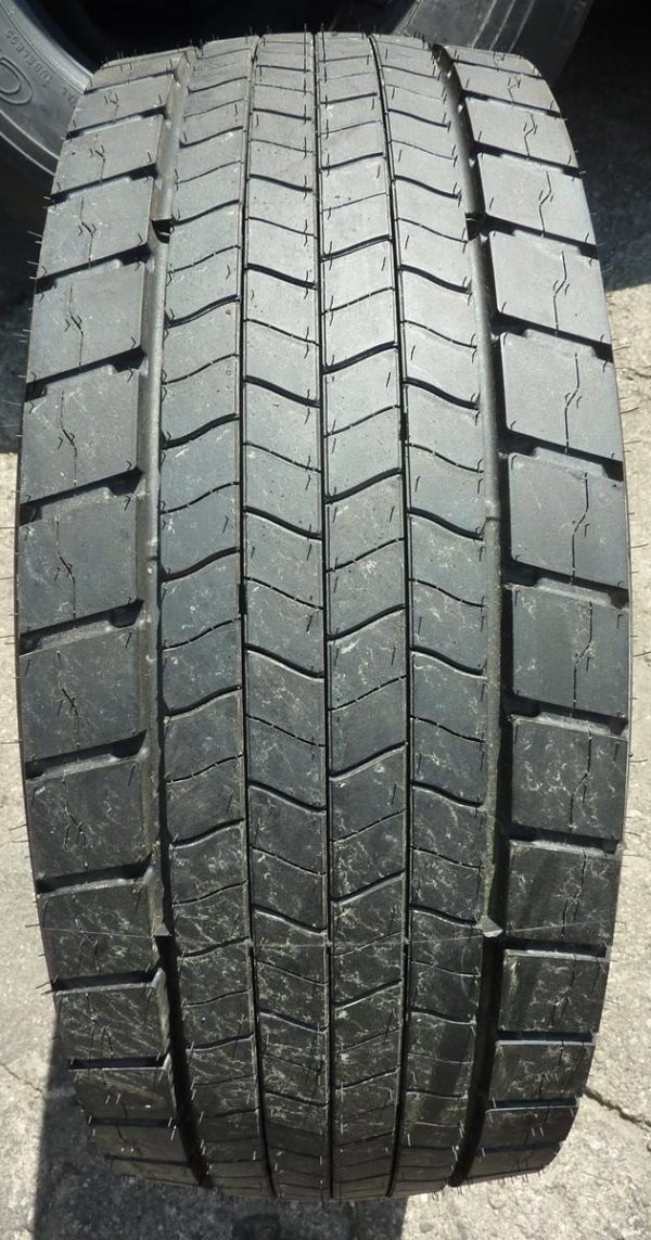 Opona nieużywana ciężarowa 295/55R22.5 GOODYEAR FUELMAX 1000zł C2066