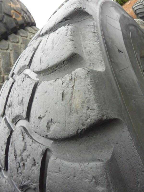 Opona używana przemysłowa 29.5R25 MICHELIN X-SLIPER 2200zł W3367 - obrazek 10